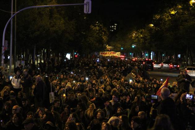 October 20, 2026, Madrid, Spain: MADRID, SPAIN, OCTOBER 20, 2026: Teachers demonstrate against police interventions during previous education protests in Madrid. The march takes place amid an indefinite public education strike demanding better working conditions and increased resources for schools. Madrid Spain - ZUMAq101 20261020_zna_q101_265 Copyright: xAlejandroxDanielxArnautux