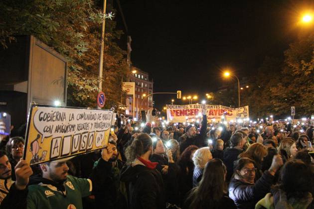 October 20, 2026, Madrid, Spain: MADRID, SPAIN, OCTOBER 20, 2026: Teachers demonstrate against police interventions during previous education protests in Madrid. The march takes place amid an indefinite public education strike demanding better working conditions and increased resources for schools. Madrid Spain - ZUMAq101 20261020_zna_q101_270 Copyright: xAlejandroxDanielxArnautux