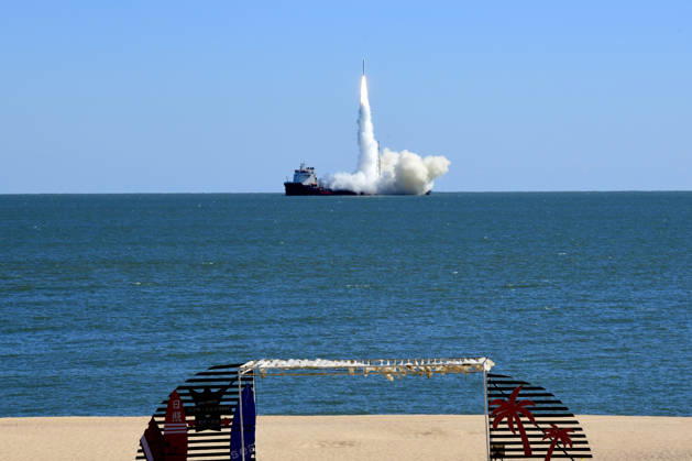 (261021) -- RIZHAO, Oct. 21, 2026 -- The CERES-1 Y8 carrier rocket carrying a new satellite blasts off from the waters near the city of Rizhao, east China s Shandong Province, Oct. 21, 2026. China launched a rocket from the ocean waters near the city of Rizhao in east China s Shandong Province on Wednesday, placing a new satellite into planned orbit. The CERES-1 Y8 carrier rocket blasted off at 11:39 a.m. (Beijing Time). The Taiyuan Satellite Launch Center carried out this offshore launch. ) (EyesOnSci) CHINA-SHANDONG-RIZHAO-SATELLITE-LAUNCH (CN) GuoxXulei 