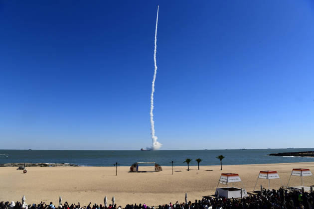 (261021) -- RIZHAO, Oct. 21, 2026 -- The CERES-1 Y8 carrier rocket carrying a new satellite blasts off from the waters near the city of Rizhao, east China s Shandong Province, Oct. 21, 2026. China launched a rocket from the ocean waters near the city of Rizhao in east China s Shandong Province on Wednesday, placing a new satellite into planned orbit. The CERES-1 Y8 carrier rocket blasted off at 11:39 a.m. (Beijing Time). The Taiyuan Satellite Launch Center carried out this offshore launch. ) (EyesOnSci) CHINA-SHANDONG-RIZHAO-SATELLITE-LAUNCH (CN) GuoxXulei 