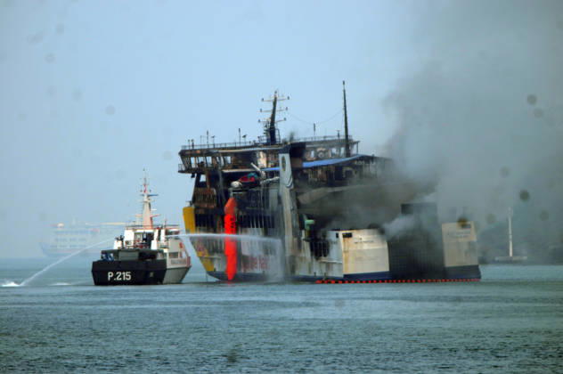 Efforts are underway to extinguish a fire that broke out on a passenger ferry in Indonesia s Cilegon PELABUHAN MERAK, CILEGON, INDONESIA - OCTOBER 21: Fireboats take turns spraying water onto the passenger ferry KMP Batumandi to cool down the vessel after it caught fire while preparing to dock off Merak Port in Cilegon, Banten, Indonesia on Wednesday, October 21, 2026. The vessel caught fire on Tuesday, October 20, and rescue operations remain underway as the ship continues to emit smoke. Water is continuously sprayed to cool the vehicle deck containing numerous cars, motorcycles, buses, and trucks, while authorities confirm no fatalities have been reported. Dasril Roszandi Anadolu Pelabuhan Merak Indonesia. Editorial use only. Please get Copyright: x2026xAnadoluxDasrilxRoszandix