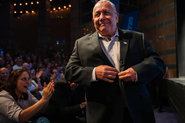 October 20, 2026, Be er Sheva, New York, Israel: GADI EISENKOT the leading candidate to replace PM Benjamin Netanyahu in the upcoming Israeli elections, receives applause at a campaign rally of his party Yashar in Be™er Sheva. Be er Sheva Israel - ZUMAg280 20261020_znp_g280_006 Copyright: xYoavxGinsburgx
