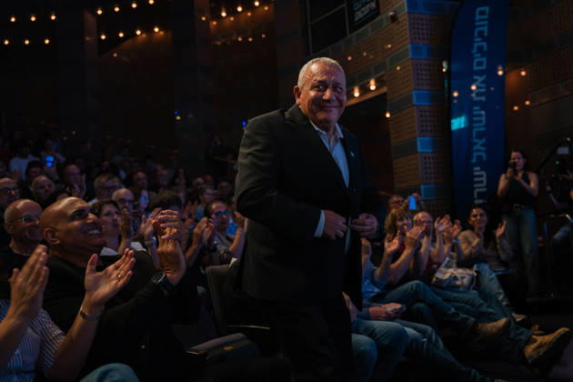 October 20, 2026, Be er Sheva, New York, Israel: GADI EISENKOT the leading candidate to replace PM Benjamin Netanyahu in the upcoming Israeli elections, receives applause at a campaign rally of his party Yashar in Be™er Sheva. Be er Sheva Israel - ZUMAg280 20261020_znp_g280_005 Copyright: xYoavxGinsburgx