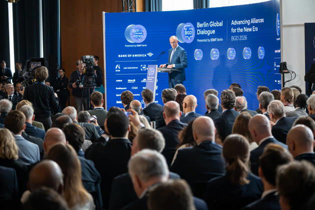 Bundeskanzler Friedrich Merz hält eine Rede und diskutiert anschließend auf dem BGD 2026;Berlin Global Dialogue 2026 BGD 2026 Motto Advancing Alliances for a New Era, Berlin Berlin Deutschland ESMT