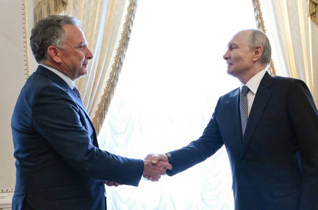News Bilder des Tages Russia US 9269506 21.10.2026 Russian President Vladimir Putin welcomes U.S. President Donald Trump s special envoy Steve Witkoff before a meeting at the Constantine Palace in Strelna, a suburb of St. Petersburg, Russia. Kristina Solovyova Sputnik St. Petersburg Russia  Copyright: xKristinaxSolovyovax
