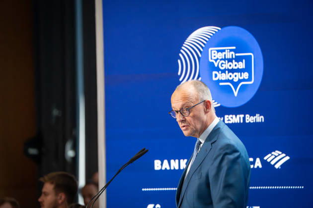Bundeskanzler Friedrich Merz hält eine Rede und diskutiert anschließend auf dem BGD 2026;Berlin Global Dialogue 2026 BGD 2026 Motto Advancing Alliances for a New Era, Berlin Berlin Deutschland ESMT