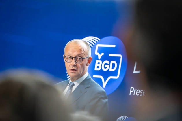 Bundeskanzler Friedrich Merz hält eine Rede und diskutiert anschließend auf dem BGD 2026;Berlin Global Dialogue 2026 BGD 2026 Motto Advancing Alliances for a New Era, Berlin Berlin Deutschland ESMT