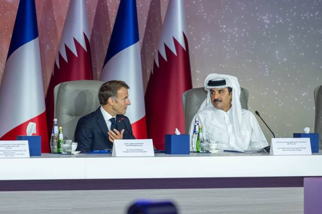 Qatar s Emir and French President Attend One Planet Sovereign Wealth Funds Summit Qatar s Emir Sheikh Tamim bin Hamad Al Thani and French President Emmanuel Macron attend the ninth edition of the One Planet Sovereign Wealth Funds (OPSWF) CEO Summit at the Rosewood Hotel in Qatar, on October 21, 2026. Photo by Emiri Diwan Office apaimages Doha Doha Qatar 211026_Qatar_QPO_00(5) Copyright: xapaimagesxEmirixDiwanxOfficex xapaimagesx