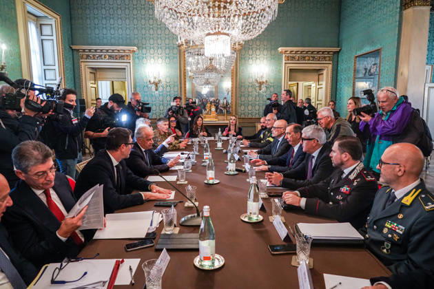 News Bilder des Tages IPA89982299 - MILAN, October 21, 2026 The Provincial Committee for Public Order and Safety met at the Prefecture with Interior Minister Matteo Piantedosi following the events of the weekend of October 17 and 18.  Copyright: xEmanuelexRobertoxDexCarlix xDECAx IPA89982299