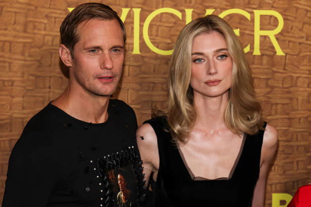 Los Angeles Premiere Of Black Bear s Wicker LOS ANGELES, CALIFORNIA, USA - OCTOBER 20: Alexander Skarsgard wearing Chopova Lowena, styled by Harry Lambert and Elizabeth Debicki wearing Kallmeyer, Calzedonia tights, Manolo Blahnik shoes, and Engelbert 1920 jewelry, styled by Elizabeth Saltzman arrive at the Los Angeles Premiere Of Black Bear s Wicker held at the DGA Theater Complex at The Directors Guild of America on October 20, 2026 in Los Angeles, California, United States. Los Angeles DGA Theater Complex at The Directors Guild of America California United States Copyright: xKayxQiao ImagexPressxAgencyx