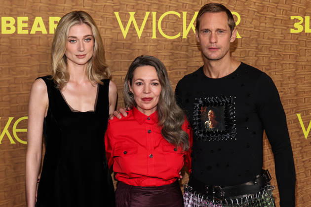 Los Angeles Premiere Of Black Bear s Wicker LOS ANGELES, CALIFORNIA, USA - OCTOBER 20: Elizabeth Debicki wearing Kallmeyer, Calzedonia tights, Manolo Blahnik shoes, and Engelbert 1920 jewelry, styled by Elizabeth Saltzman, Olivia Colman and Alexander Skarsgard wearing Chopova Lowena, styled by Harry Lambert arrive at the Los Angeles Premiere Of Black Bear s Wicker held at the DGA Theater Complex at The Directors Guild of America on October 20, 2026 in Los Angeles, California, United States. Los Angeles DGA Theater Complex at The Directors Guild of America California United States Copyright: xKayxQiao ImagexPressxAgencyx