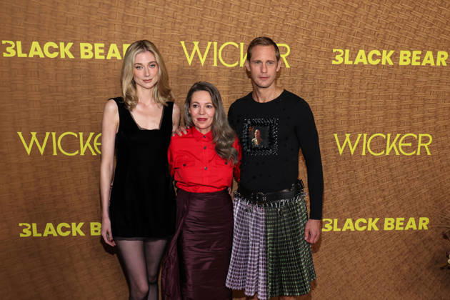 Los Angeles Premiere Of Black Bear s Wicker LOS ANGELES, CALIFORNIA, USA - OCTOBER 20: Elizabeth Debicki wearing Kallmeyer, Calzedonia tights, Manolo Blahnik shoes, and Engelbert 1920 jewelry, styled by Elizabeth Saltzman, Olivia Colman and Alexander Skarsgard wearing Chopova Lowena, styled by Harry Lambert arrive at the Los Angeles Premiere Of Black Bear s Wicker held at the DGA Theater Complex at The Directors Guild of America on October 20, 2026 in Los Angeles, California, United States. Los Angeles DGA Theater Complex at The Directors Guild of America California United States Copyright: xKayxQiao ImagexPressxAgencyx