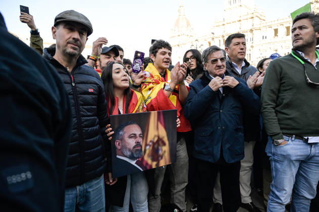 Abascal Visits A Coruna in the Middle of the Pre-Election Campaign Supporters of Vox President Santiago Abascal during an event in Plaza de María Pita on October 21, 2026, in A Coruna, Galicia, Spain. The Vox leader is touring various locations across Spain to kick off the pre-campaign for the November 29 elections. 29N OCTOBER 21, 2026 M Madrid, Madrid, Spain  Copyright: xM.xDylanx 7859174