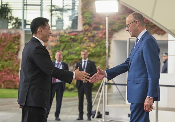 Friedrich Merz - Ukhnaagiin Khurelsukh meeting in Berlin BERLIN, GERMANY - OCTOBER 21: German Federal Chancellor Friedrich Merz welcomes Mongolian President Ukhnaagiin Khurelsukh at the entrance of the Federal Chancellery in Berlin, Germany on Wednesday, October 21, 2026. Halil Sagirkaya Anadolu Berlin Germany. Editorial use only. Please get in touch for any other usage.  Copyright: x2026xAnadoluxHalilxSagirkayax