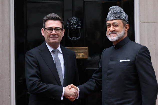News Bilder des Tages Image Licensed to Parsons Media. 21 10 2026. London, United Kingdom. Andy Burnham Welcomes Haitham bin Tarik to No.10.. Prime Minister Andy Burnham welcomes His Majesty Haitham bin Tarik, Sultan and Prime Minister of Oman, to Downing Street.  Copyright: xMartynxWheatleyx xParsonsxMediax PAR-9267-0005