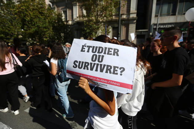 October 21, 2026, Athens, Attica, GREECE: Students, school pupils, teachers and university professors take part in a large education protest. Thousands of demonstrators march through the city center, carrying banners and chanting slogans during the mass mobilization. Athens GREECE - ZUMAx103 20261021_zip_x103_004 Copyright: xHarrisxXanthopoulosx