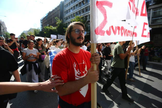 October 21, 2026, Athens, Attica, GREECE: Students, school pupils, teachers and university professors take part in a large education protest. Thousands of demonstrators march through the city center, carrying banners and chanting slogans during the mass mobilization. Athens GREECE - ZUMAx103 20261021_zip_x103_007 Copyright: xHarrisxXanthopoulosx