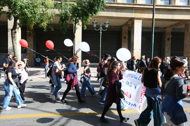 October 21, 2026, Athens, Attica, GREECE: Students, school pupils, teachers and university professors take part in a large education protest. Thousands of demonstrators march through the city center, carrying banners and chanting slogans during the mass mobilization. Athens GREECE - ZUMAx103 20261021_zip_x103_021 Copyright: xHarrisxXanthopoulosx