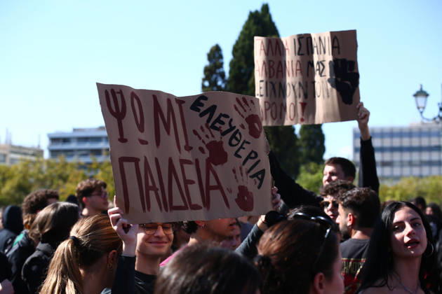 October 21, 2026, Athens, Attica, GREECE: Students, school pupils, teachers and university professors take part in a large education protest. Thousands of demonstrators march through the city center, carrying banners and chanting slogans during the mass mobilization. Athens GREECE - ZUMAx103 20261021_zip_x103_027 Copyright: xHarrisxXanthopoulosx