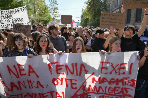 Students and teachers protest over education funding and living costs in Athens Students march through central Athens holding banners and signs during a demonstration demanding increased funding for public education and measures to address rising living costs. Athens Greece Copyright: xNicolasxKoutsokostasxNicolasxKoutsokostasx DSC_202610210123