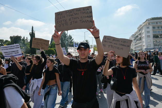 Students and teachers protest over education funding and living costs in Athens Students march through central Athens holding signs during a demonstration demanding increased funding for public education and measures to address rising living costs. Athens Greece Copyright: xNicolasxKoutsokostasxNicolasxKoutsokostasx DSC_202610210286