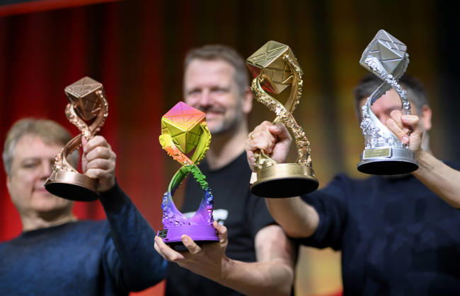 Feature, die Sieger zeigen die Trophäen, Preisverleihung Deutscher Spiele Preis, Pressekonferenz am 21.10.2026 Messe SPIEL Essen vom 22.10 - 25.10.2026 in E s s e n Deutschland. Grugahalle