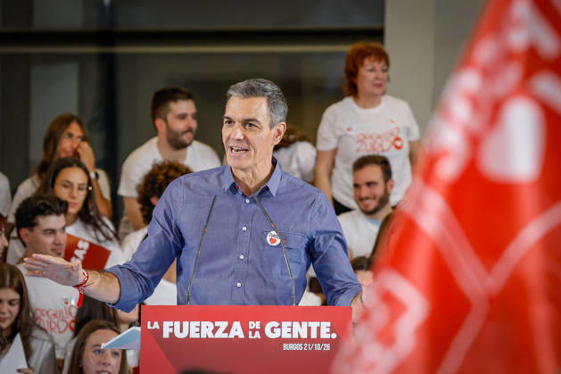 Sánchez Participates in a Pre-Campaign Event in Burgos Prime Minister Pedro Sánchez speaks during a PSOE pre-campaign event at Fórum Evolución on October 21, 2026, in Burgos, Castile and León, Spain. This is Sánchez’s third visit to Castile and León since the election was called; the Socialist leader visited Ponferrada, León, last Sunday, October 11, for an event at La Térmica Cultural, and this Monday, the 19th, in Valladolid, he led an event at the Cúpula del Milenio. October 21, 2026, Tomá, Burgos, Castile and León, Burgos, Castile and León, Spain Copyright: xTomasxAlonsox 7860094