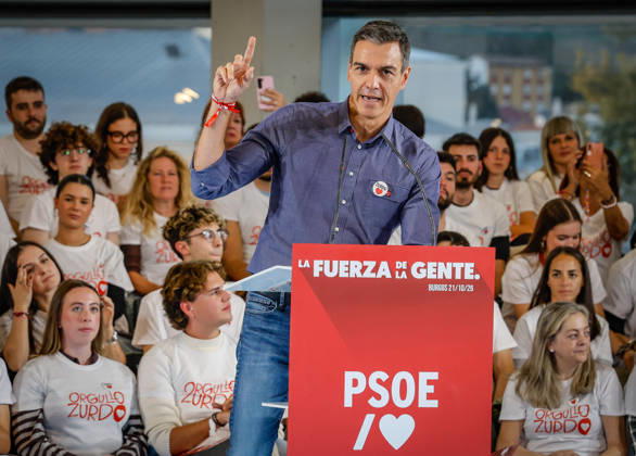 Sánchez Participates in a Pre-Campaign Event in Burgos Prime Minister Pedro Sánchez speaks during a PSOE pre-campaign event at Fórum Evolución on October 21, 2026, in Burgos, Castile and León, Spain. This is Sánchez’s third visit to Castile and León since the election was called; the Socialist leader visited Ponferrada, León, last Sunday, October 11, for an event at La Térmica Cultural, and this Monday, the 19th, in Valladolid, he led an event at the Cúpula del Milenio. October 21, 2026, Tomá, Burgos, Castile and León, Burgos, Castile and León, Spain Copyright: xTomasxAlonsox 7860102