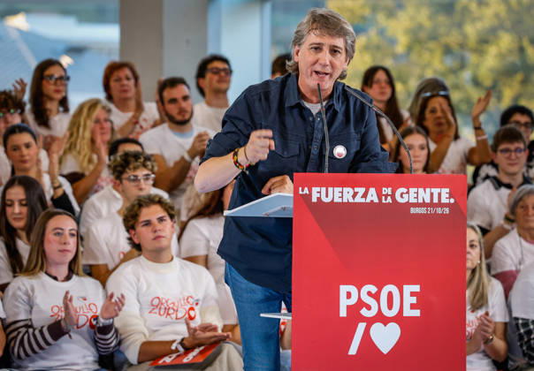 Sánchez Participates in a Pre-Campaign Event in Burgos Carlos Martínez, secretary general of the Castile and León Socialist Party, speaks during a PSOE pre-campaign event at Fórum Evolución on October 21, 2026, in Burgos, Castile and León, Spain. This is Sánchez’s third visit to Castile and León since the elections were called; the Socialist leader visited Ponferrada, León, last Sunday, October 11, for an event at La Térmica Cultural, and this Monday, the 19th, in Valladolid, he led an event at the Cúpula del Milenio. October 21, 2026, Tomá, Burgos, Castile and León, Burgos, Castile and León, Spain Copyright: xTomasxAlonsox 7860116