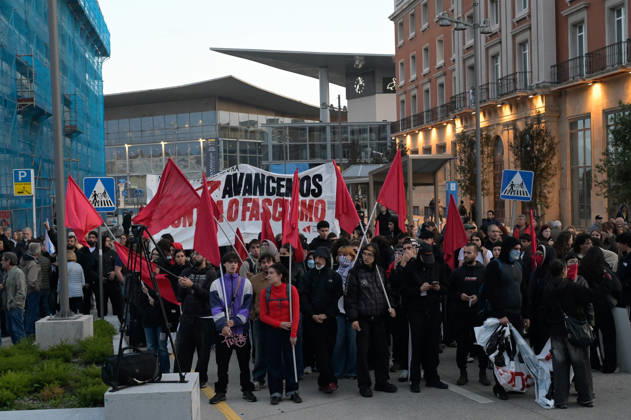 Protests Against Police Repression in A Coruna Hundreds of people are demonstrating against the police repression they have suffered in recent days, as of October 21, 2026, in A Coruna, Galicia, Spain. Abascal’s visit to A Coruna this morning ended with incidents and police charges in María Pita Square. The disturbances left twelve people injured and two arrested. OCTOBER 21, 2026. A Coruna, Galicia; A Coruna, Galicia, Spain  Copyright: xM.xDylanx 7860152