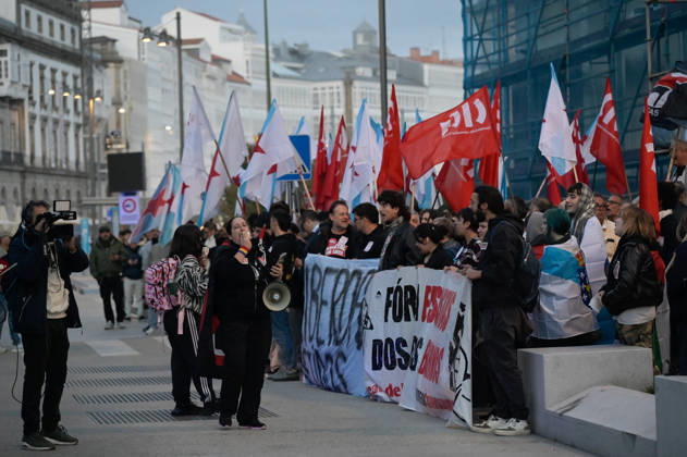 Protests Against Police Repression in A Coruna Hundreds of people are demonstrating against the police repression they have suffered in recent days, as of October 21, 2026, in A Coruna, Galicia, Spain. Abascal’s visit to A Coruna this morning ended with incidents and police charges in María Pita Square. The disturbances left twelve people injured and two arrested. OCTOBER 21, 2026. A Coruna, Galicia; A Coruna, Galicia, Spain  Copyright: xM.xDylanx 7860156