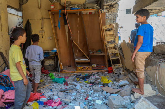 Intense clashes between government forces and Houthis cause severe infrastructure damage in Taiz TAIZ, YEMEN - OCTOBER 21: Buildings and structural property lie severely damaged following intensified clashes between Yemeni government forces and Iran-backed Houthis in the Al-Mudhaffar district of Taiz, southwestern Yemen on October 21, 2026. The escalated fighting and shelling in urban sectors have inflicted widespread destruction on local infrastructure across the governorate. Hamza Mustafa Anadolu Taiz Yemen. Editorial use only. Please get in touch for any other usage.  Copyright: x2026xAnadoluxHamzaxMustafax