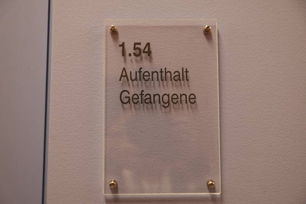 Die Niederlassung Bautzen des Staatsbetriebes Sächsisches Immobilien- und Baumanagement (SIB) hat heute den Neubau der Anstaltsküche in der Justizvollzugsanstalt Bautzen feierlich übergeben. Die bisherige Anstaltsküche war technisch veraltet und genügte nicht mehr den heutigen Anforderungen. Seit 2022 entstand ein moderner dreistöckiger Neubau mit rund 1.400 Quadratmetern Nutzfläche. Er ermöglicht optimale Arbeitsabläufe für Gefangene und Bedienstete bei der Essenszubereitung. Bautzen, 21.10.2026 Copyright: xMatthiasxWehnertx