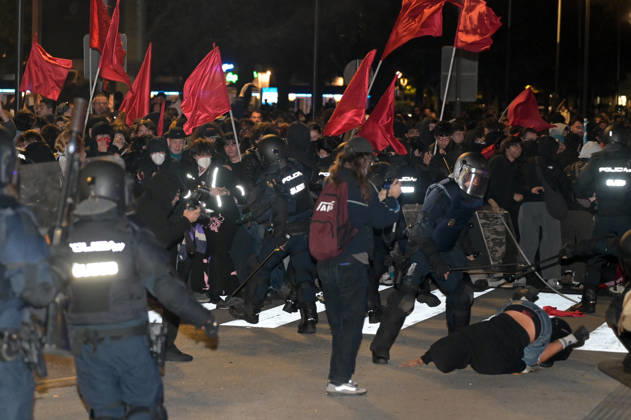 Protests Against Police Repression in A Coruna Police charged at protesters during a demonstration against the police repression that has taken place in recent days, on October 21, 2026, in A Coruna, Galicia, Spain. Abascal’s visit to A Coruna this morning ended with incidents and police charges in María Pita Square. The disturbances left twelve people injured and two arrested. OCTOBER 21, 2026. A Coruna, Galicia A Coruna, Galicia, Spain  Copyright: xM.xDylanx 7860364
