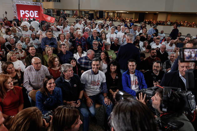 October 21, 2026, Burgos, Spain, Spain: Pedro Sanchez with his party colleagues. Burgos Spain - ZUMAc250 20261021_zip_c250_011 Copyright: xJorgexContrerasxSotox
