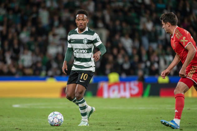 October 21, 2026, Lisbon, Lisbon, Portugal: Sporting CP forward GENY CATAMO carries the ball forward as a LASK opponent closes in during their UEFA Champions League 2026 27 league phase matchday three match at Estadio Jose Alvalade in Lisbon, Portugal, on October 21, 2026. Lisbon Portugal - ZUMAr238 20261021_zip_r238_034 Copyright: xRicardoxRochax