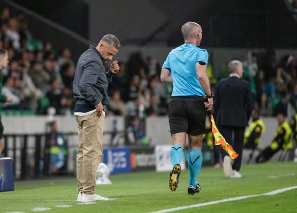 October 21, 2026, Lisbon, Lisbon, Portugal: Sporting CP coach RUI BORGES looks down on the touchline as an assistant referee passes during the UEFA Champions League league phase matchday three game against LASK at Estadio Jose Alvalade in Lisbon, Portugal, on October 21, 2026. Lisbon Portugal - ZUMAr238 20261021_zip_r238_036 Copyright: xRicardoxRochax