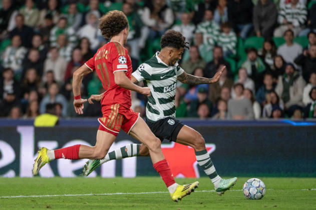 October 21, 2026, Lisbon, Lisbon, Portugal: Sporting CP forward LUIS SUAREZ runs with the ball under pressure from a LASK opponent during their UEFA Champions League league phase matchday three match at Estadio Jose Alvalade in Lisbon, Portugal, on October 21, 2026. Lisbon Portugal - ZUMAr238 20261021_zip_r238_053 Copyright: xRicardoxRochax