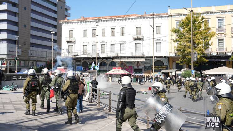 Athens Students And Teachers Protest ATHENS, GREECE, OCTOBER 21, 2026: Students and educators march through central Athens towards the Greek Parliament during nationwide education protests and teachers™ strike action. Demonstrators demand increased public education funding, improved school facilities, smaller classes and higher teachers™ salaries, while opposing education privatisation. Athens Greece Copyright: x xVedatxYelerx xJNAxPressx