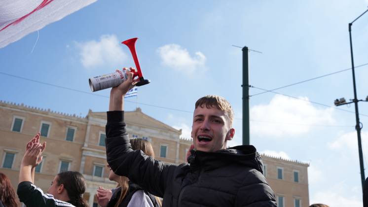 October 21, 2026, Athens, Greece: ATHENS, GREECE, OCTOBER 21, 2026: Students and educators march through central Athens towards the Greek Parliament during nationwide education protests and teachers™ strike action. Demonstrators demand increased public education funding, improved school facilities, smaller classes and higher teachers™ salaries, while opposing education privatisation. Athens Greece - ZUMAq101 20261021_zna_q101_253 Copyright: xVedatxYelerx