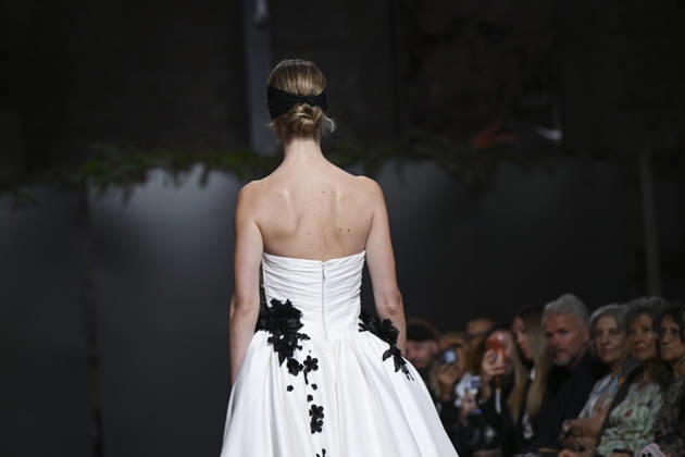 October 21, 2026, Madrid, Spain: A model parades with design Jaime Jarque during ATELIER COUTURE – 16.ª edición, Fashion Week in Real Fabrica de Tapices Madrid Spain - ZUMAs197 20261021_aaa_s197_638 Copyright: xAtilanoxGarciax