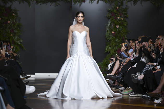 October 21, 2026, Madrid, Spain: A model parades with design Jaime Jarque during ATELIER COUTURE – 16.ª edición, Fashion Week in Real Fabrica de Tapices Madrid Spain - ZUMAs197 20261021_aaa_s197_653 Copyright: xAtilanoxGarciax