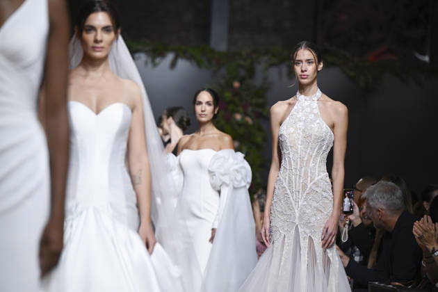 October 21, 2026, Madrid, Spain: A model parades with design Jaime Jarque during ATELIER COUTURE – 16.ª edición, Fashion Week in Real Fabrica de Tapices Madrid Spain - ZUMAs197 20261021_aaa_s197_654 Copyright: xAtilanoxGarciax