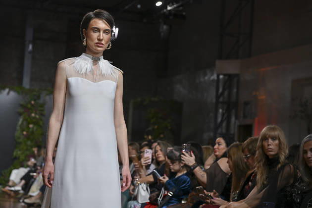 October 21, 2026, Madrid, Spain: A model parades with design ANMARGO during ATELIER COUTURE – 16.ª edición, Fashion Week in Real Fabrica de Tapices. Madrid Spain - ZUMAs197 20261021_aaa_s197_800 Copyright: xAtilanoxGarciax