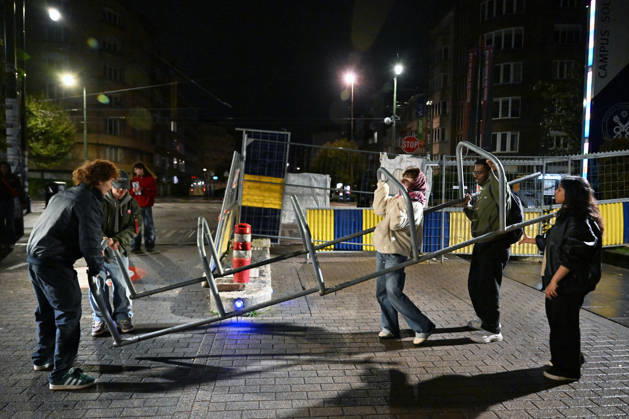 Students blocked the ULB campus in Brussels BRUSSELS, BELGIUM - OCTOBER 22: Students at the Universite Libre de Bruxelles (ULB) Solbosch Campus erect barricades and hang protest banners blocking campus entrances in Brussels, Belgium on Wednesday, October 22, 2026. Demonstrators assembled to protest planned tuition fee increases and budget cuts targeting higher education funding across the Wallonia-Brussels Federation. Dursun Aydemir Anadolu Brussels Belgium. Editorial use only. Please get in touch for any other usage.  Copyright: x2026xAnadoluxDursunxAydemirx