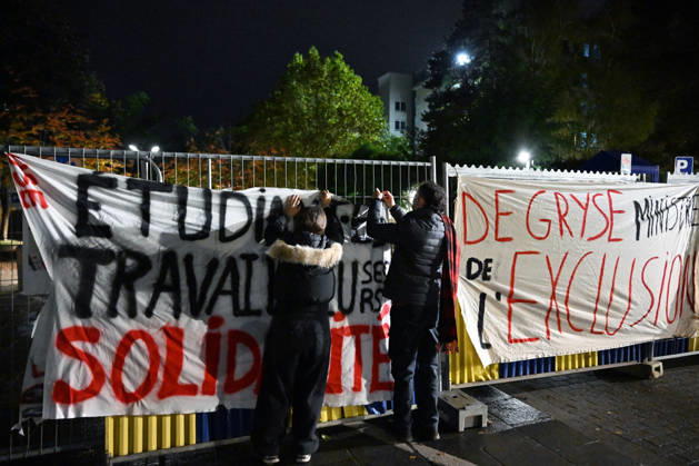 Students blocked the ULB campus in Brussels BRUSSELS, BELGIUM - OCTOBER 22: Students at the Universite Libre de Bruxelles (ULB) Solbosch Campus erect barricades and hang protest banners blocking campus entrances in Brussels, Belgium on Wednesday, October 22, 2026. Demonstrators assembled to protest planned tuition fee increases and budget cuts targeting higher education funding across the Wallonia-Brussels Federation. Dursun Aydemir Anadolu Brussels Belgium. Editorial use only. Please get in touch for any other usage.  Copyright: x2026xAnadoluxDursunxAydemirx