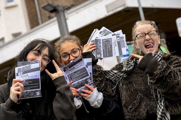 News Bilder des Tages Student Protest Against Austerity 22 10 2026 IXELLES, BELGIUM - Students pictured protesting at the Universite Libre de Bruxelles (ULB) on October 22, 2026 in Ixelles, Belgium, 22 10 2026 Ixelles Belgium  Copyright: xPhilipxReynaersx
