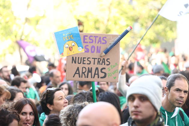 Rally at the Madrid Assembly in Support of the Indefinite Education Strike Several people hold a banner reading These Are Our Weapons during a rally in support of public education in front of the Madrid Assembly on October 22, 2026, in Madrid, Spain. Public school teachers in the Community of Madrid began an indefinite strike on October 14 to demand more resources and better working conditions. The strike was called by the unions CCOO, CGT, CNT, Solidaridad Obrera, STEM, and UGT, as well as by the teacher advocacy groups Dignified Special Education, Fewer Class Periods, and We Want Vocational Training. Among their main demands are the restoration of a maximum of 17 class periods per week in secondary education and vocational traini  Copyright: xEduardoxParrax 7861273