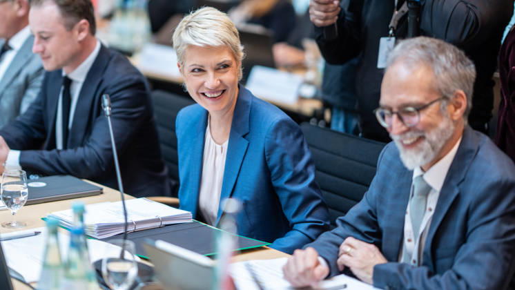 Auftakt Beginn der MPK - Manuela Schwesig, Ministerpräsidentin Mecklenburg-Vorpommern;Konferenz der Regierungschefs der Länder Ministerpräsidentenkonferenz MPK in Berlin, Berlin Berlin Deutschland Bundesratsgebäude