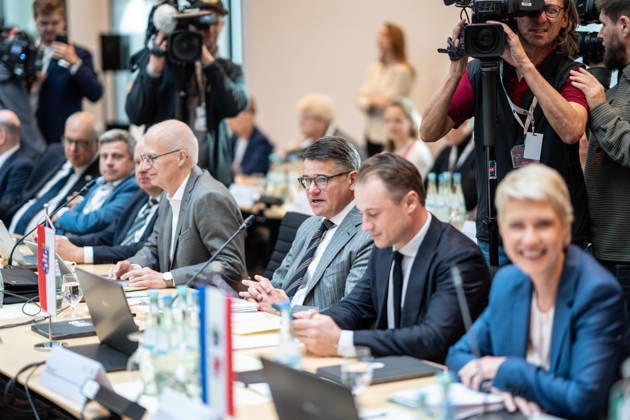 Auftakt Beginn der MPK - Boris Rhein, Ministerpräsident Hessen, mit Peter Tschentscher und Manuela Schwesig;Konferenz der Regierungschefs der Länder Ministerpräsidentenkonferenz MPK in Berlin, Berlin Berlin Deutschland Bundesratsgebäude